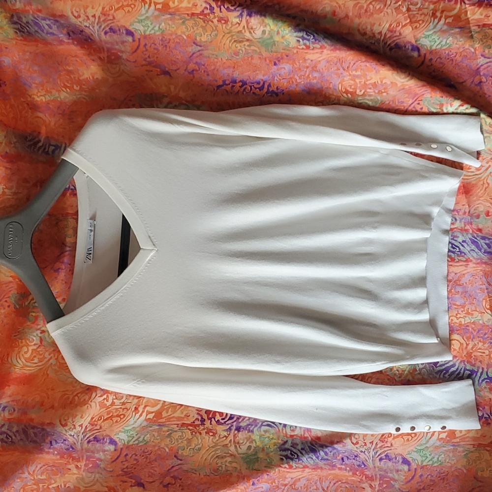 ZARA  white sweater  XL.